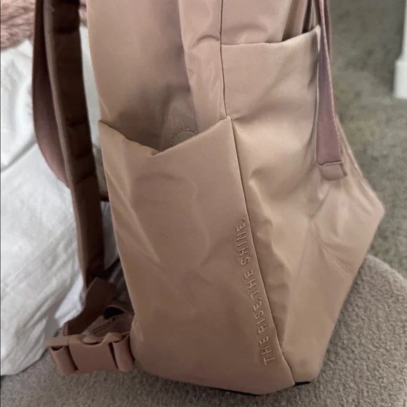 Vuori V 1 Convertible Tote to Backpack 2.0 - Picture 6 of 8